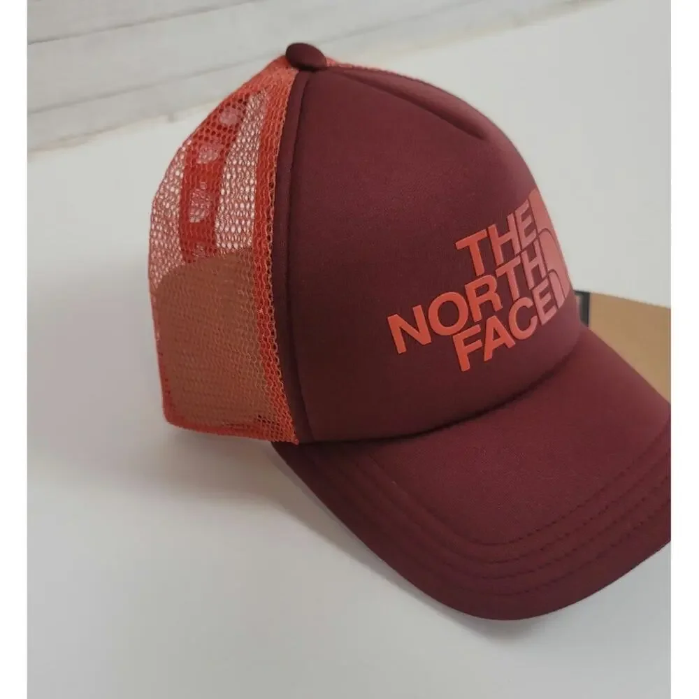 THE NORTH FACE LOGO TRUCKER HAT IN SUMAC, MARS DUST